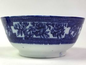 GROUP OF BLUE AND WHITE CERAMICS,