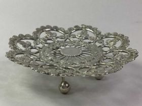 INDIAN WHITE METAL SWEET MEAT DISH, ALONG WITH A SILVER SOVEREIGN CASE