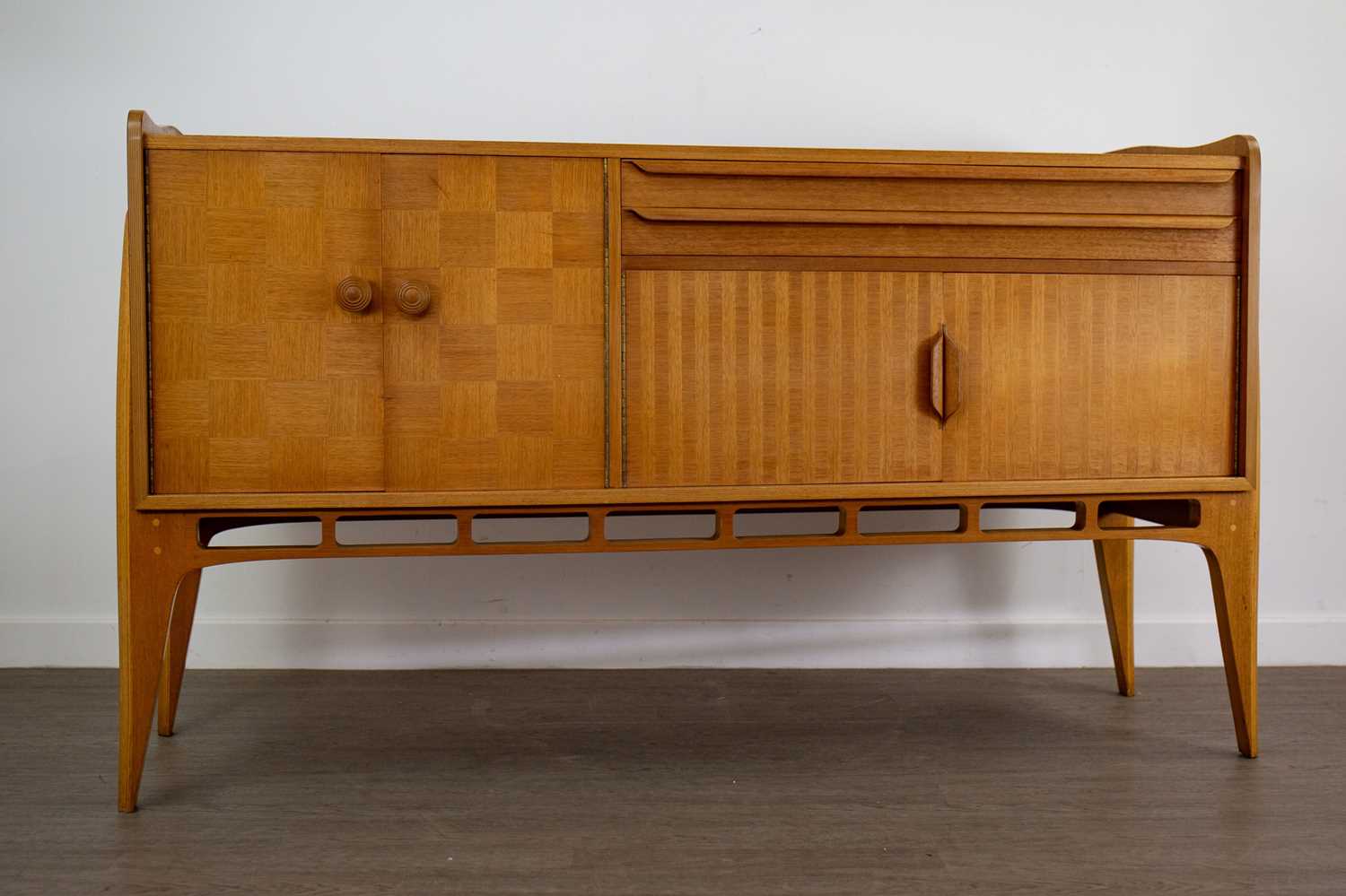 SIR BASIL SPENCE (SCOTTISH, 1907-76) FOR MORRIS & CO GLASGOW, 'ALLEGRO' DINING SUITE DESIGNED 1947-4 - Image 7 of 8