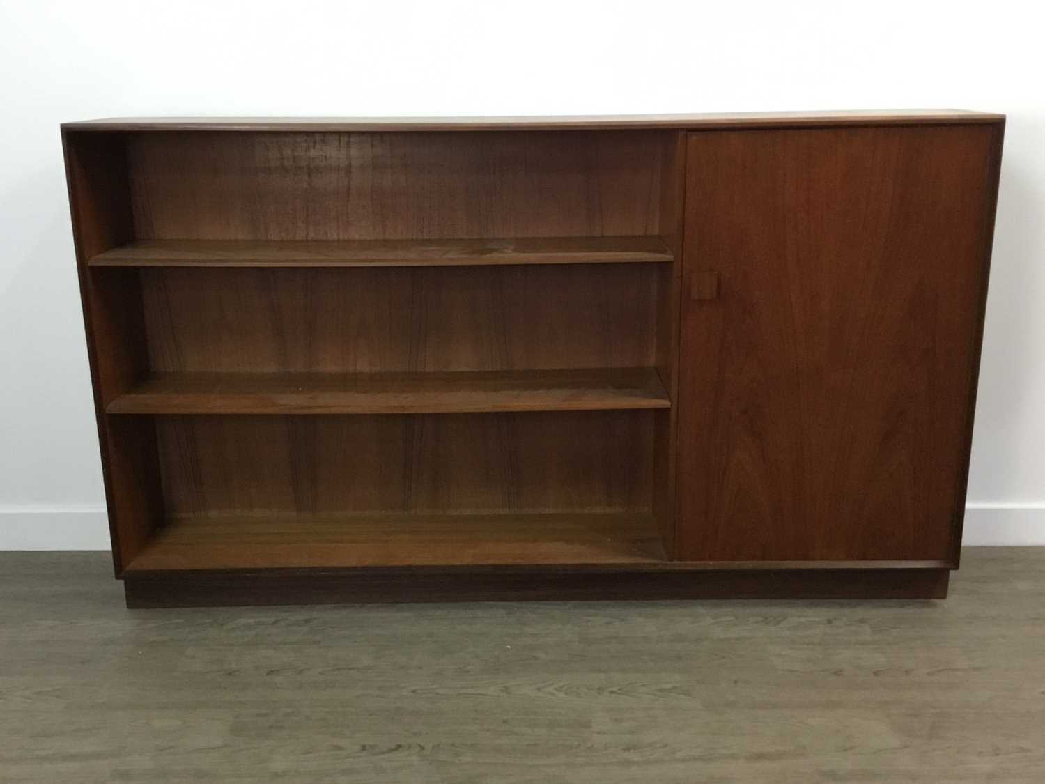 IB KOFOD-LARSEN (DANISH, 1921-2003) FOR G-PLAN, TEAK OPEN BOOKCASE CIRCA 1960-69