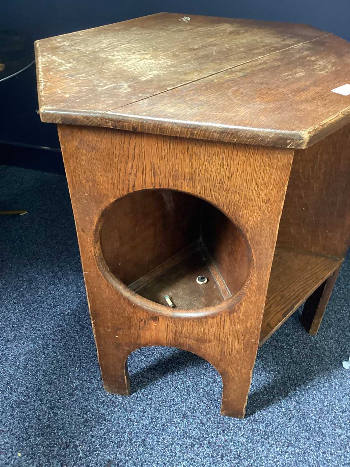 ARTS & CRAFTS OAK OCCASIONAL TABLE LATE 19TH / EARLY 20TH CENTURY - Image 6 of 6