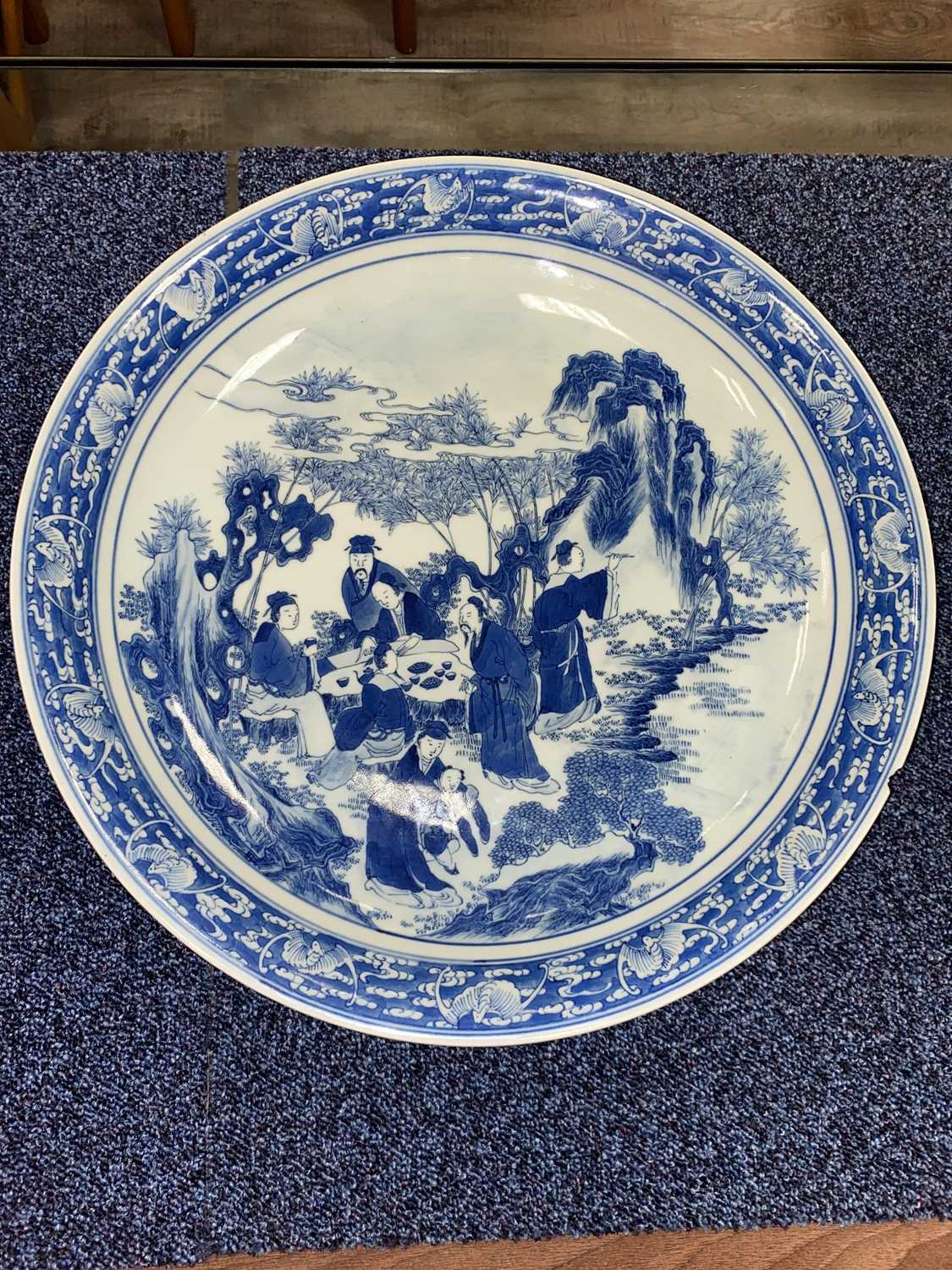 CHINESE BLUE AND WHITE CHARGER KANGXI PERIOD (1662-1722) - Image 3 of 19