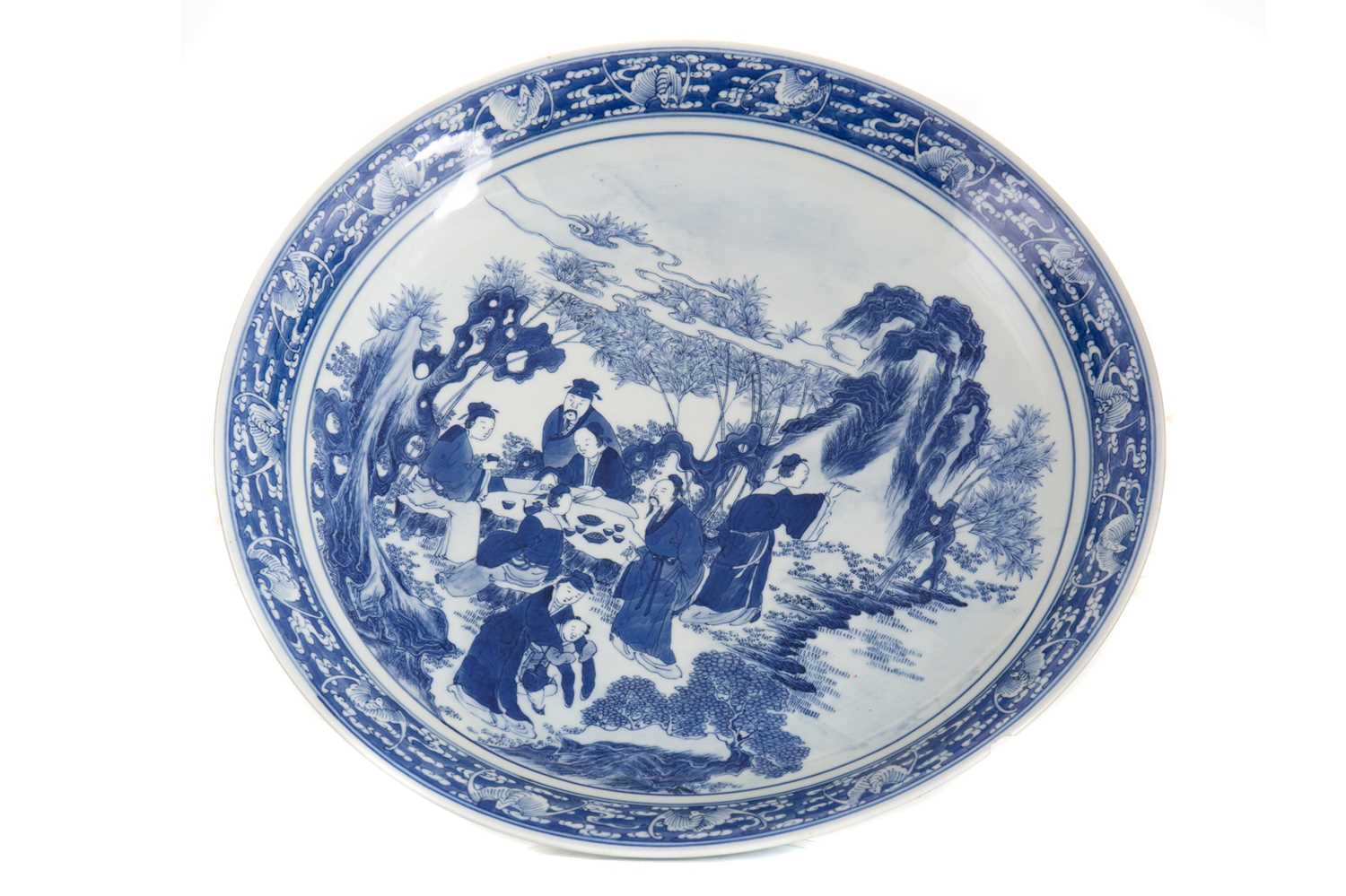 CHINESE BLUE AND WHITE CHARGER KANGXI PERIOD (1662-1722)