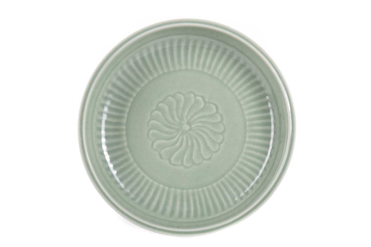 CHINESE CELADON DISH LATE 19TH/EARLY 20TH CENTURY