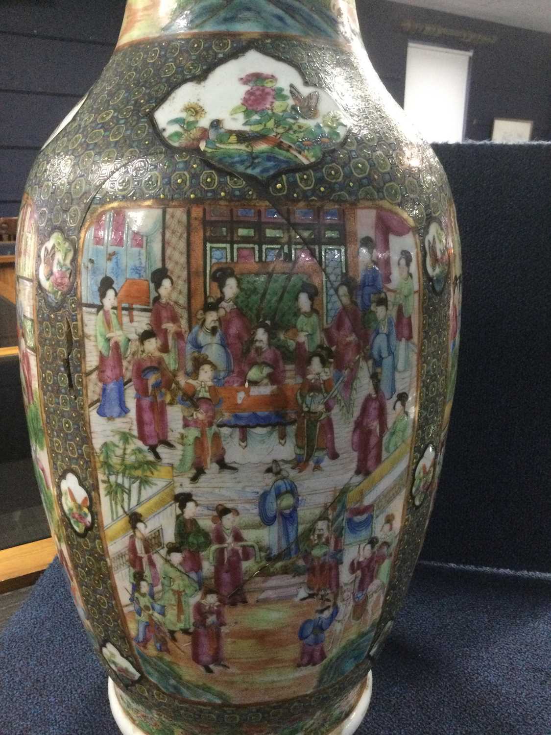 CHINESE CANTON FAMILLE ROSE VASE EARLY/MID 19TH CENTURY - Image 8 of 9