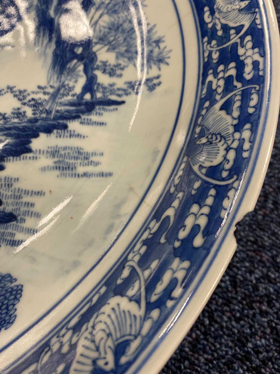 CHINESE BLUE AND WHITE CHARGER KANGXI PERIOD (1662-1722) - Image 5 of 19