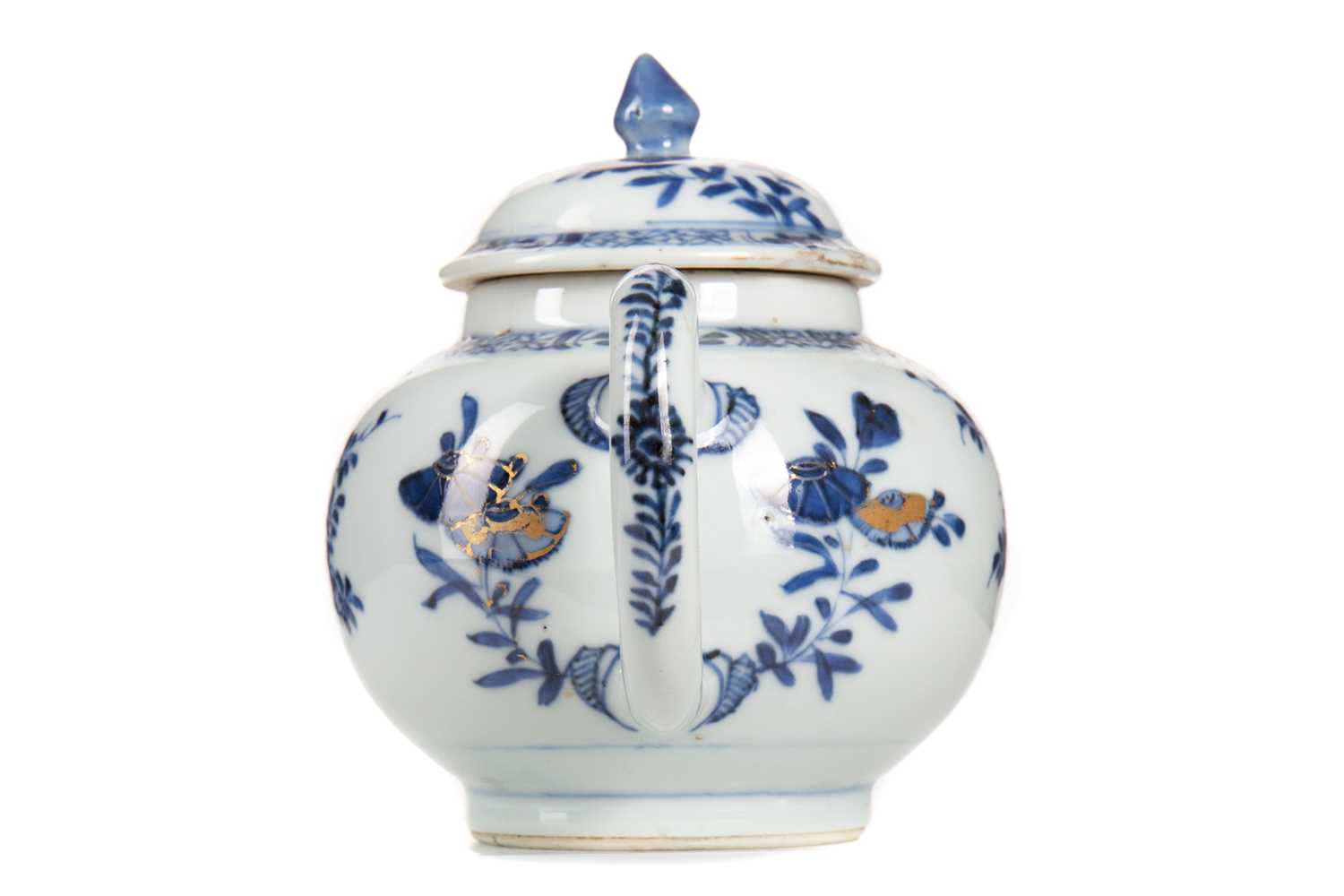 18TH CENTURY CHINESE BLUE AND WHITE TEA POT QIANLONG PERIOD 1736 - 1795 - Image 2 of 2