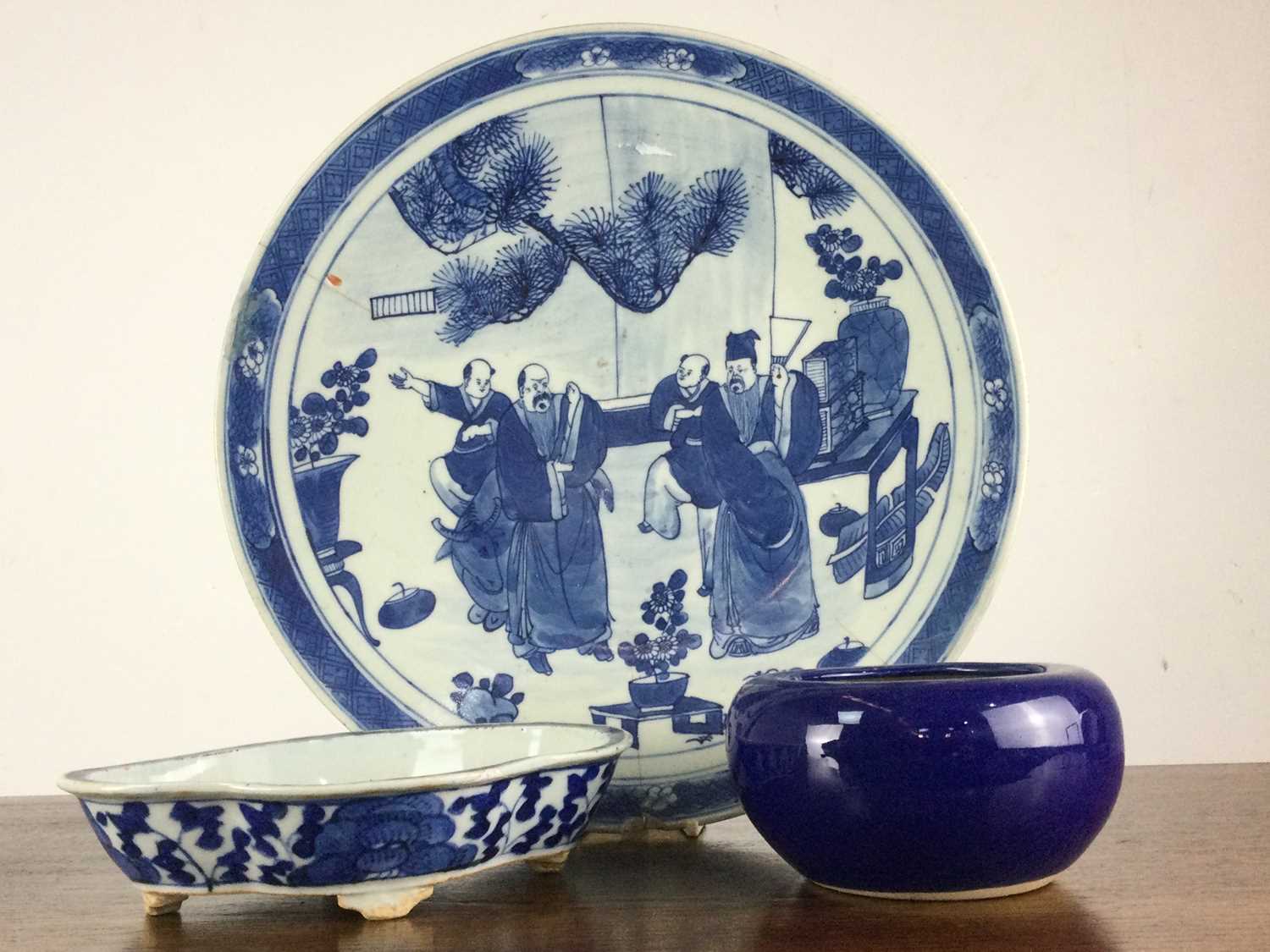 CHINESE BLUE AND WHITE CHARGER, 19TH CENTURY