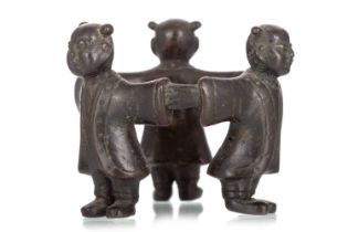 CHINESE BRONZE FIGURE GROUP, LATE 19TH/EARLY 20TH CENTURY