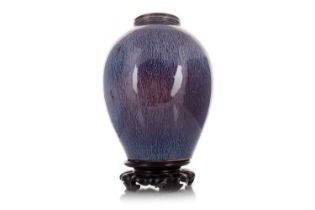 CHINESE VASE, 20TH CENTURY