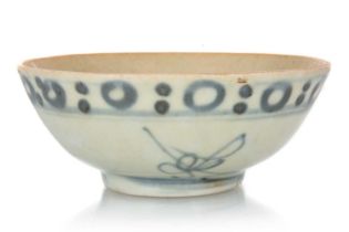 CHINESE BLUE AND WHITE BOWL, LATE MING / EARLY QING DYNASTY
