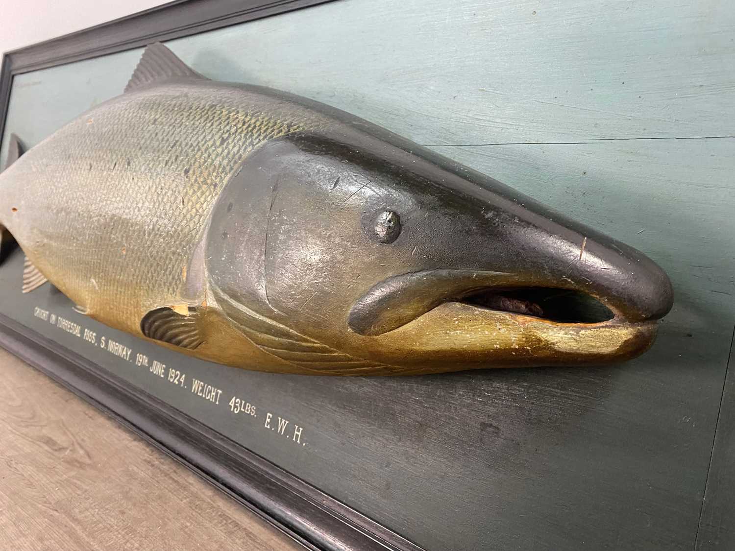 AN EARLY 20TH CENTURY FOLK ART CARVED AND PAINTED WOOD MODEL OF AN ATLANTIC SALMON - Image 2 of 21