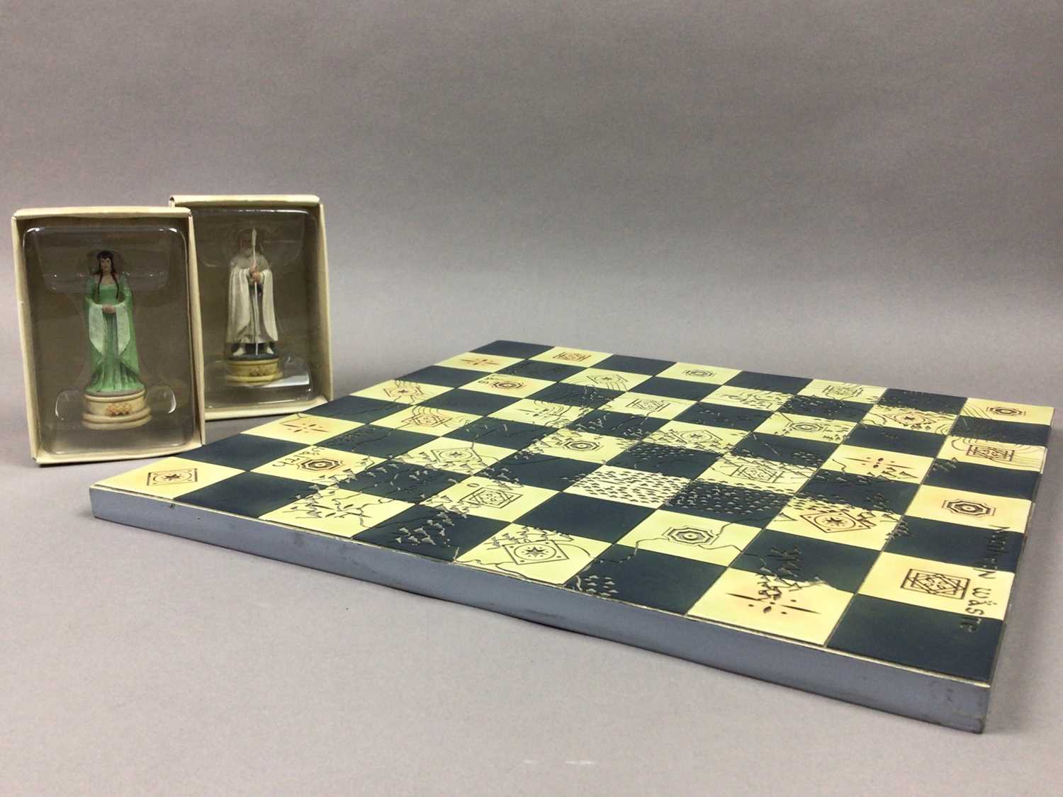 THE LORD OF THE RINGS CHESS SET BY EAGLEMOSS