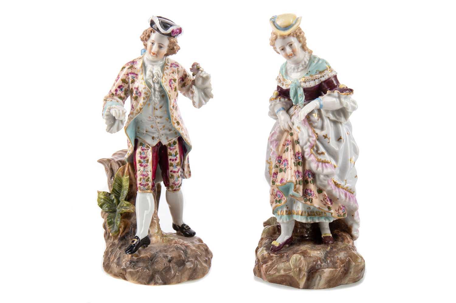 A PAIR OF LATE 19TH/EARLY 20TH CENTURY CONTINENTAL PORCELAIN FIGURES