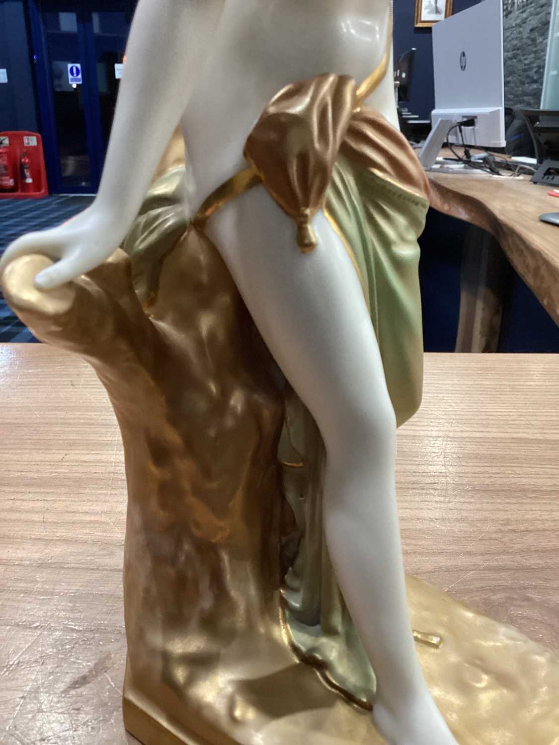 THE BATHER SURPRISED, A ROYAL WORCESTER FIGURE AFTER SIR TERENCE BROCK - Image 14 of 15