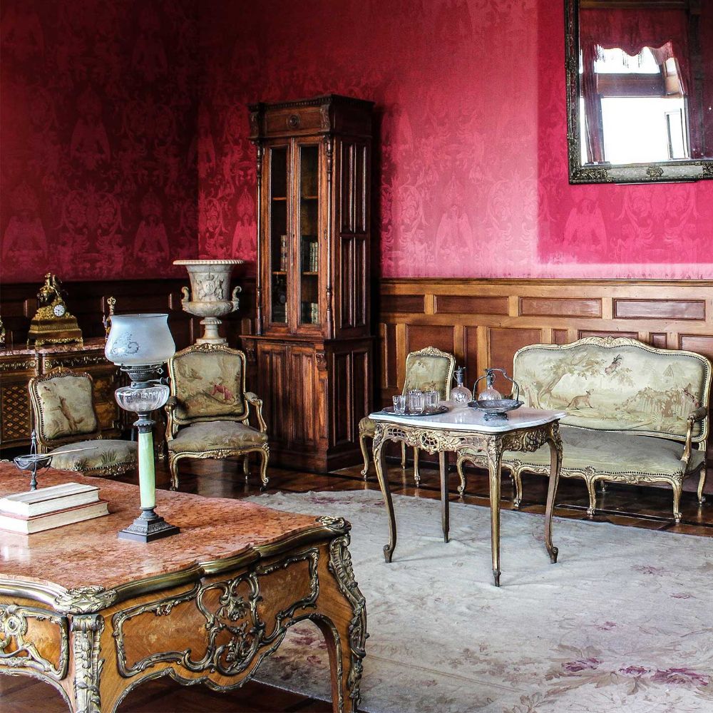 An Elegant Interior: Works of Art & Furniture