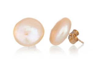 PAIR OF PEARL STUD EARRINGS,