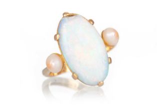 OPAL AND FAUX PEARL RING,
