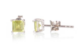 PAIR OF PERIDOT STUD EARRINGS,