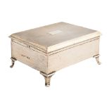 A George V silver cigarette box, on four feet, cedar lined, 11.5cm l, by W H Haseler Ltd, Birmingham