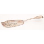 A George IV silver fish slice, Fiddle pattern, by William Chawner, London 1825, 5ozs 8dwts Good