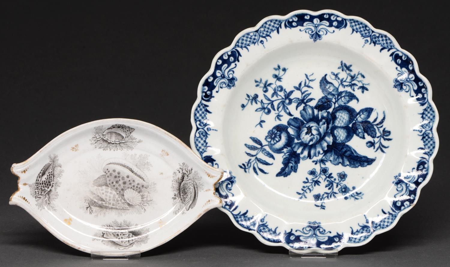 A Worcester blue and white plate, c1785, transfer printed in underglaze blue with the Pinecone