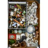 Miscellaneous decorative ceramics, trinket ware and crested china, etc