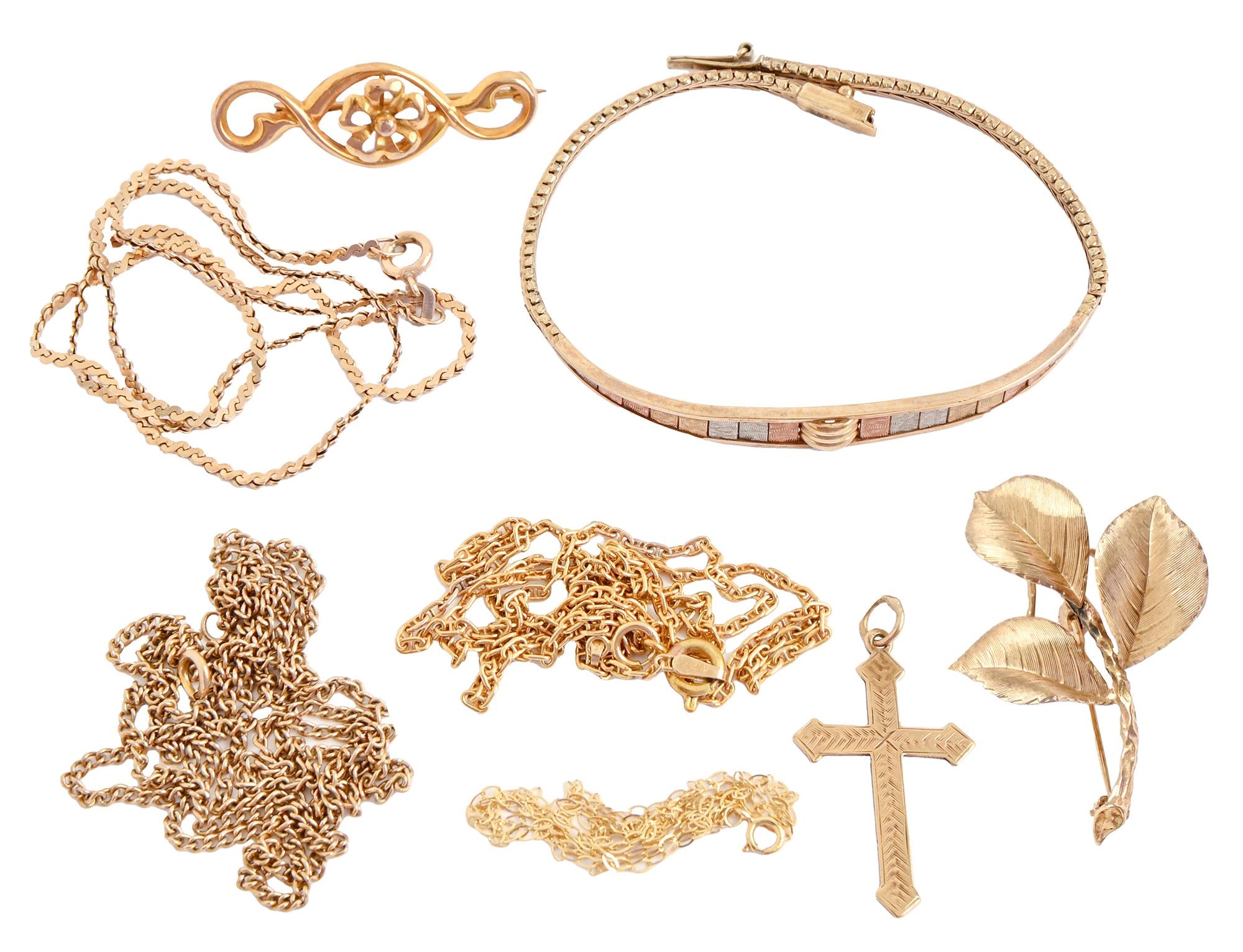 Miscellaneous gold articles, to include a leaf brooch, cross and three colour bracelet, 23g Good