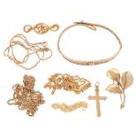 Miscellaneous gold articles, to include a leaf brooch, cross and three colour bracelet, 23g Good