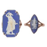 A Wedgwood octagonal blue jasper dip cameo of Cleopatra, 19th c, mounted in a gold ring, impressed