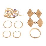 A 9ct gold ring, size T, two pairs of gold hoop earrings and an amethyst brooch in 9ct gold, 7.1g,