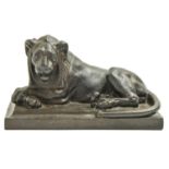 A cast iron sculpture of a recumbent lion, 19th c, on rectangular base, 20cm l Good condition