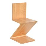 Gerrit Rietveld (designed 1930-1934) - Zig Zag Chair, cherrywood, 74.5cm h Good condition