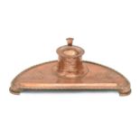An English Arts and Crafts copper inkwell, c1910, on bracket feet, 25cm l Good condition