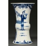 A Worcester blue and white garniture vase, c1770, painted with the Telephone Box pattern, 17cm h,