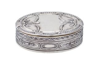 A German oval silver snuff box, 20th c, stamped with festoons, 65mm l, control marks, 1oz 3dwts Good