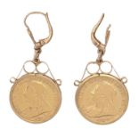 Gold coins. Half sovereign 1896 and 1899, mounted as gold earrings, 10.3g As pieces of jewellery, in