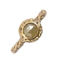 An Italian gem set chased gold ring,   marked 750, 5g, size G½ including sizing beads Good