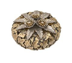 An Elizabeth II jewelled naturalistic openwork parcel gilt silver bottle cap, the three flowers each