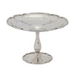 An Edwardian pierced silver cake stand, 15cm h, by Sibray, Hall & Co Ltd, London 1902, 17ozs