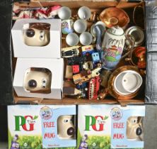 Miscellaneous items, including models of Yesteryear and other toy cars, Wallace & Gromit PG Tips