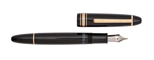 A Montblanc fountain pen, 4810, white gold nib
