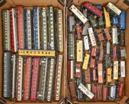 Model railways. A quantity of Hornby, Lima and other carriages and rolling stock Condition