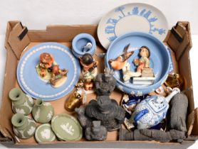 Miscellaneous Wedgwood blue and green jasper ornamental pottery, to include a footed bowl and