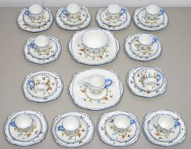 An extensive Collingwood bone china tea service, decorated with birds and flowers (40) Good