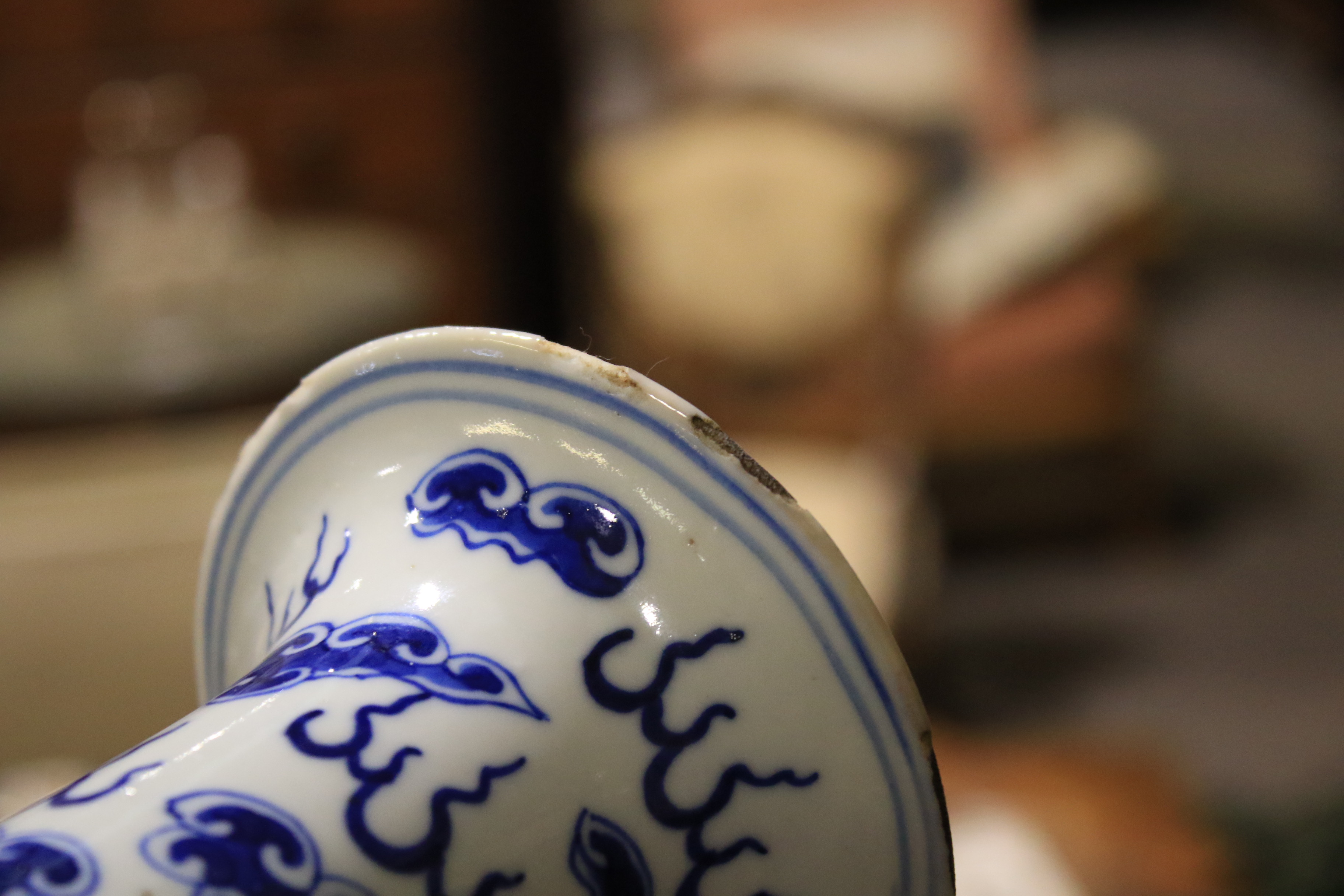 A Chinese porcelain blue and white dragon vase and a ginger jar. - Image 12 of 17