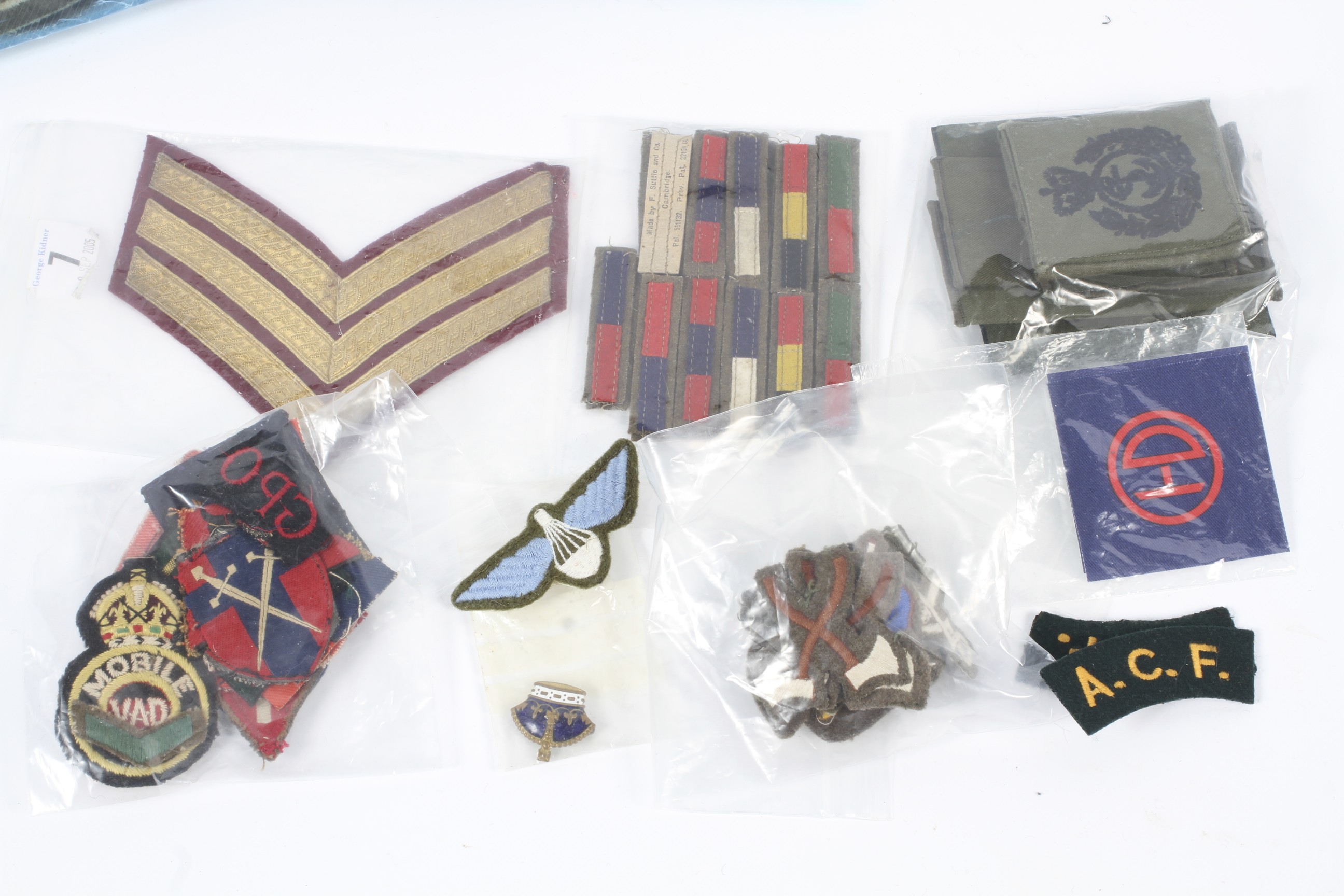 An extensive collection of fabric patches. - Image 5 of 9