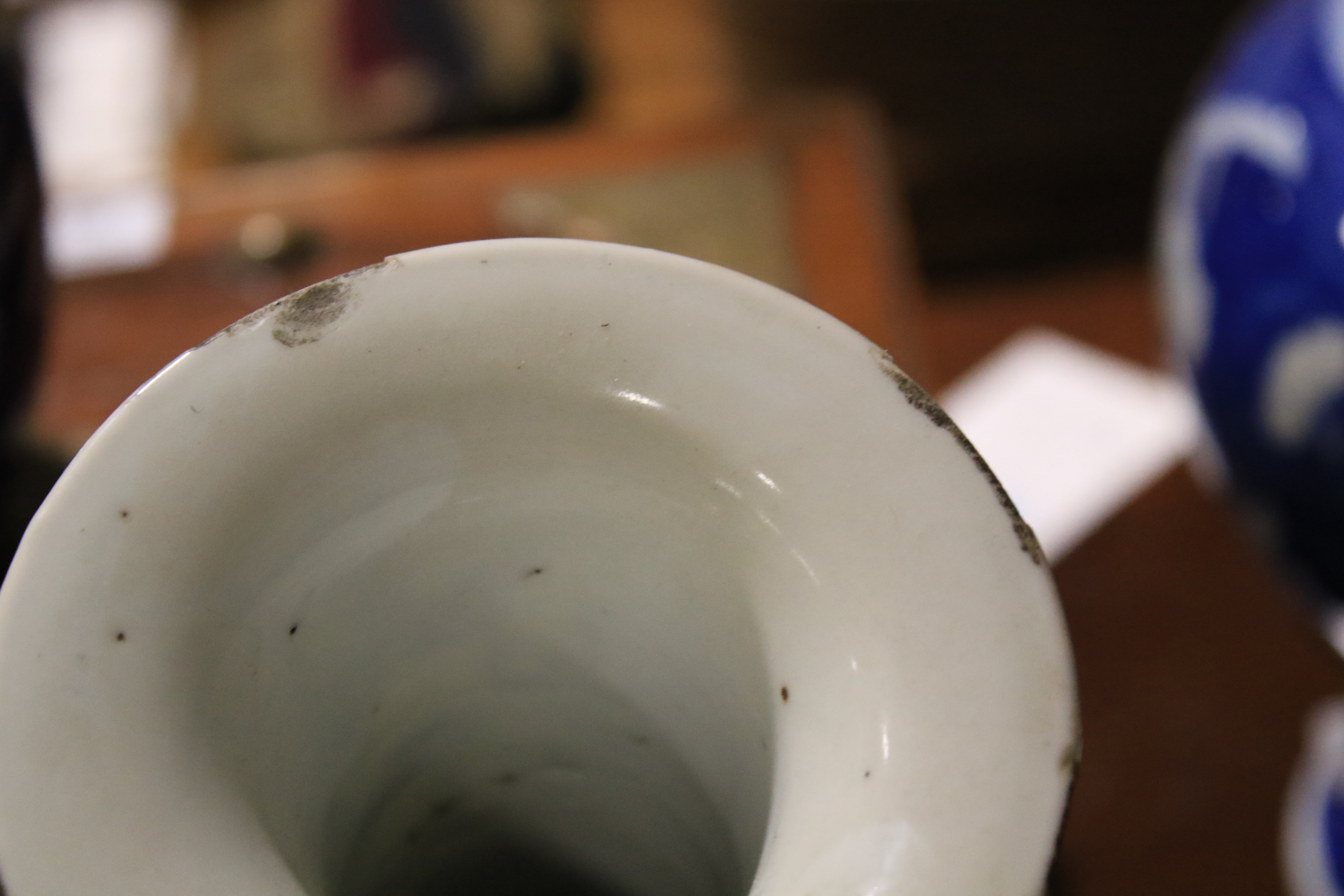 A Chinese porcelain blue and white dragon vase and a ginger jar. - Image 13 of 17