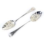 A pair of Georgian silver berry fruit spoons.