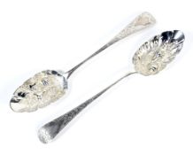 A pair of Georgian silver berry fruit spoons.